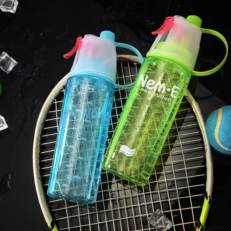 600ML Sports Water Bottle Drinking Spray Fog Water Bottle Male and Female Plastic Water Bottle for Cycling Hiking Outdoor Gym